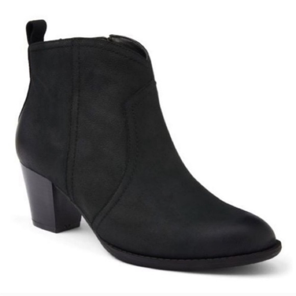 Vionic Shoes - 🍂NEW IN BOX Vionic Raina Black Nubuck Ankle Boots. Size: 6